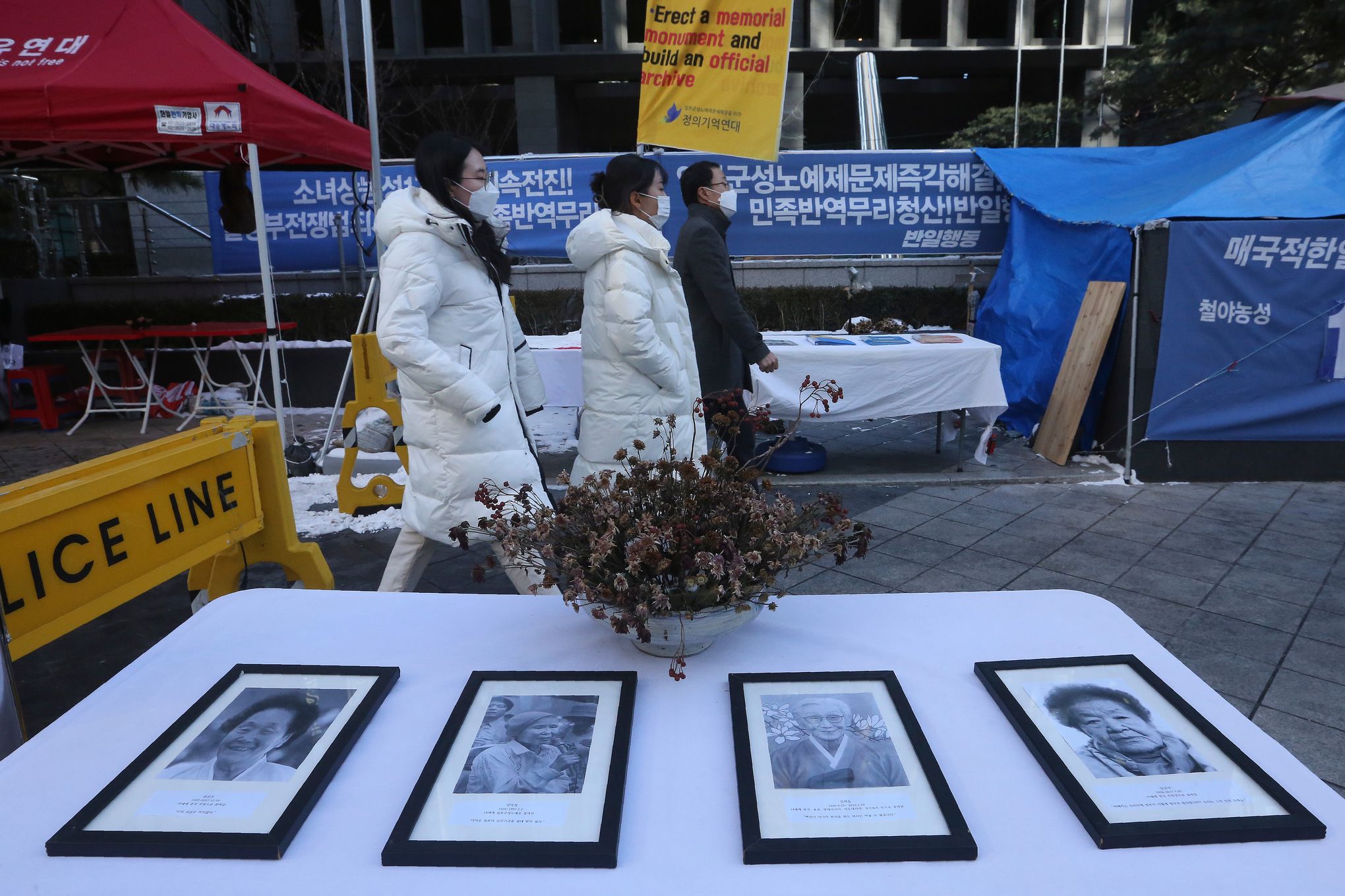 Seoul court orders Japan to compensate 12 Korean sex slaves | The Seattle  Times