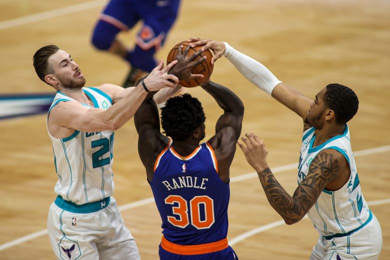 Charlotte Hornets forward Gordon Hayward (20) looks to pass