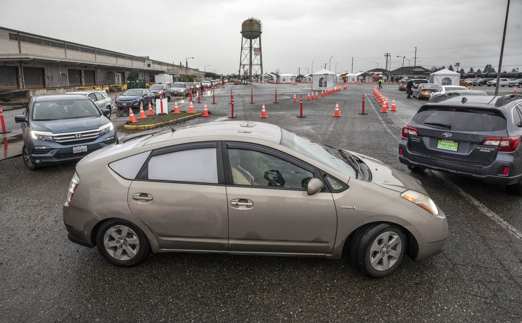 Drivers get in line at the GSA Complex in Auburn on Monday, one of two mass vaccination sites in in South King County. (Steve Ringman / The Seattle Times)