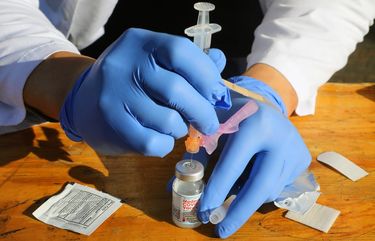 Overlake Medical Center donors got special access to COVID-19 vaccine;  Inslee rebukes hospital system | The Seattle Times