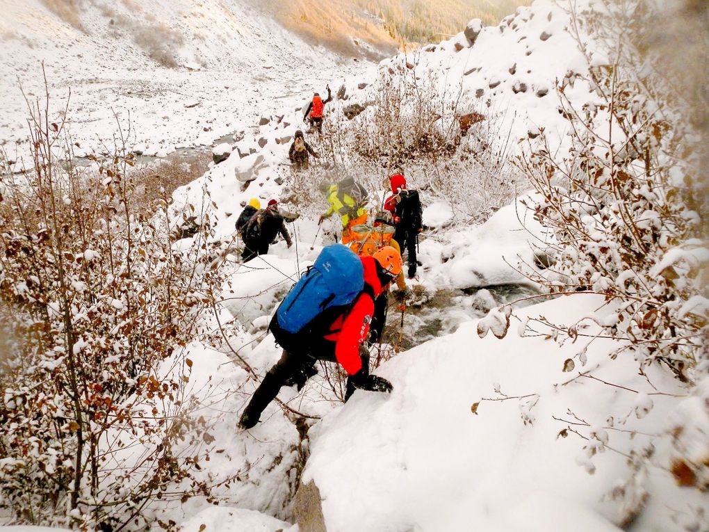 Members of various mountain-rescue teams, including Tacoma Mountain Rescue, finish their rescue mission. All of Washington’s mountain-rescue organizations are 100% volunteer-run. (Tacoma Mountain Rescue)