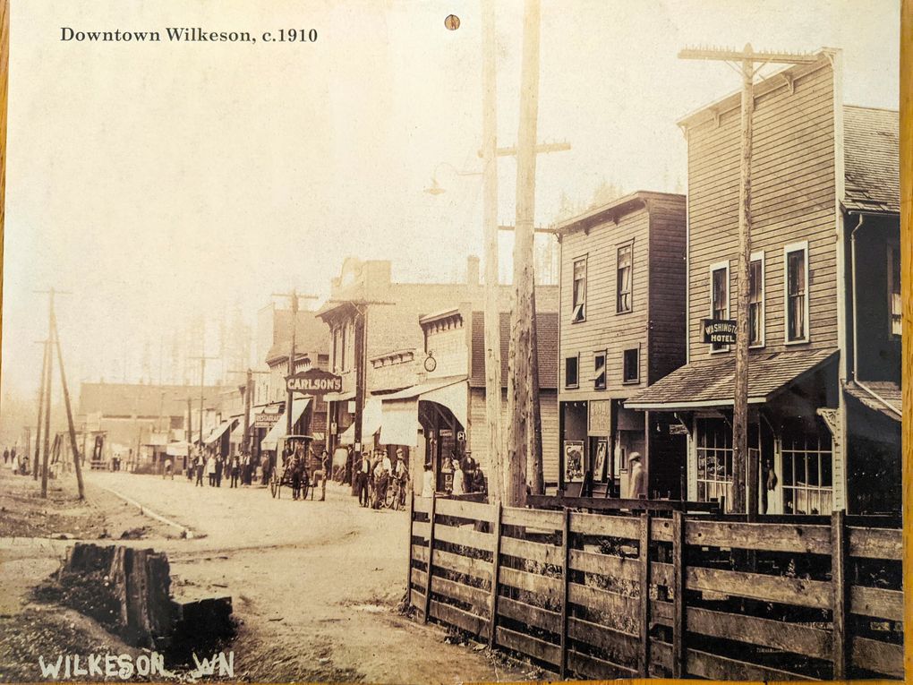 Downtown Wilkeson in 1910 with the Carlson building in the center. Additional businesses included Angeline’s New Exchange, Kepka’s Show Hall and the Martha Washington Hotel. (Courtesy Foothills Historical Museum)