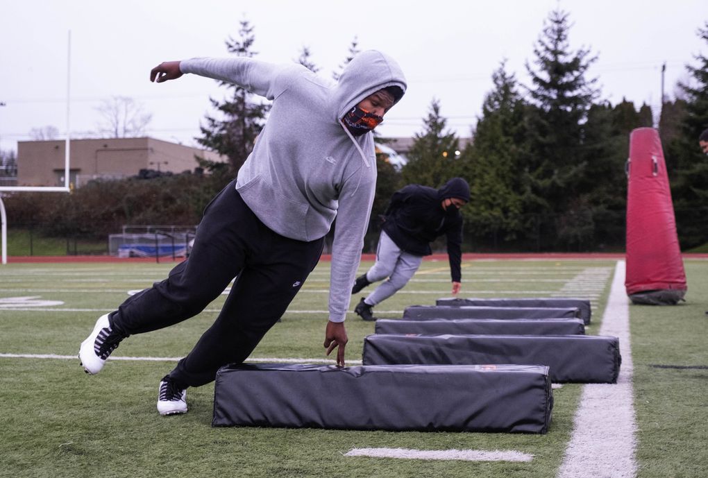 Josh Conerly Jr. works out with the Rainier Beach Vikings. (Dean Rutz / The Seattle Times)