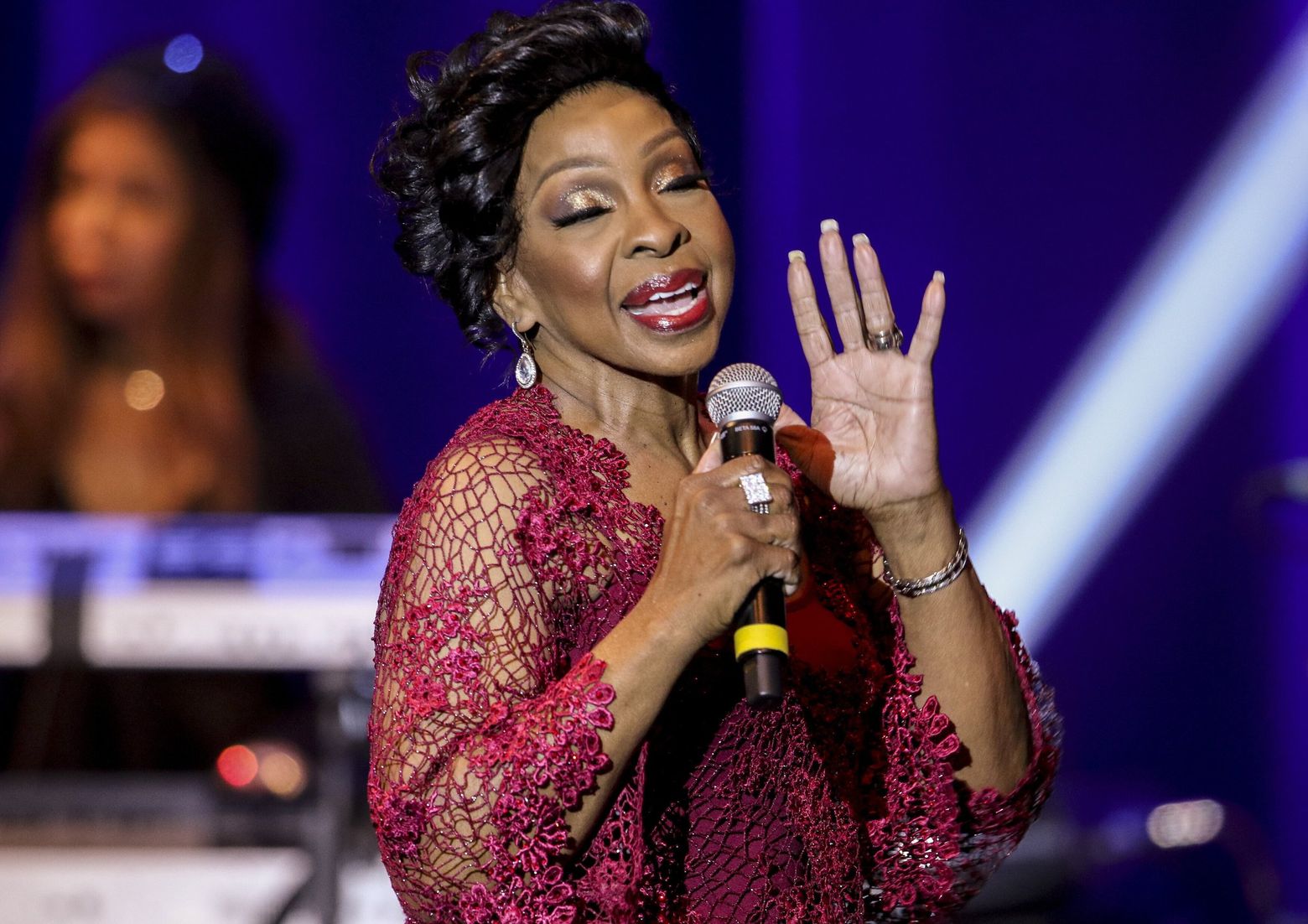 Gladys Knight Steps Out in All White for the National Anthem