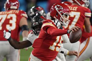 Omaha's Shaq Barrett sacks Mahomes twice, Buccaneers win Super Bowl 31-9