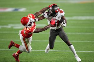 Omaha's Shaq Barrett sacks Mahomes twice, Buccaneers win Super Bowl 31-9