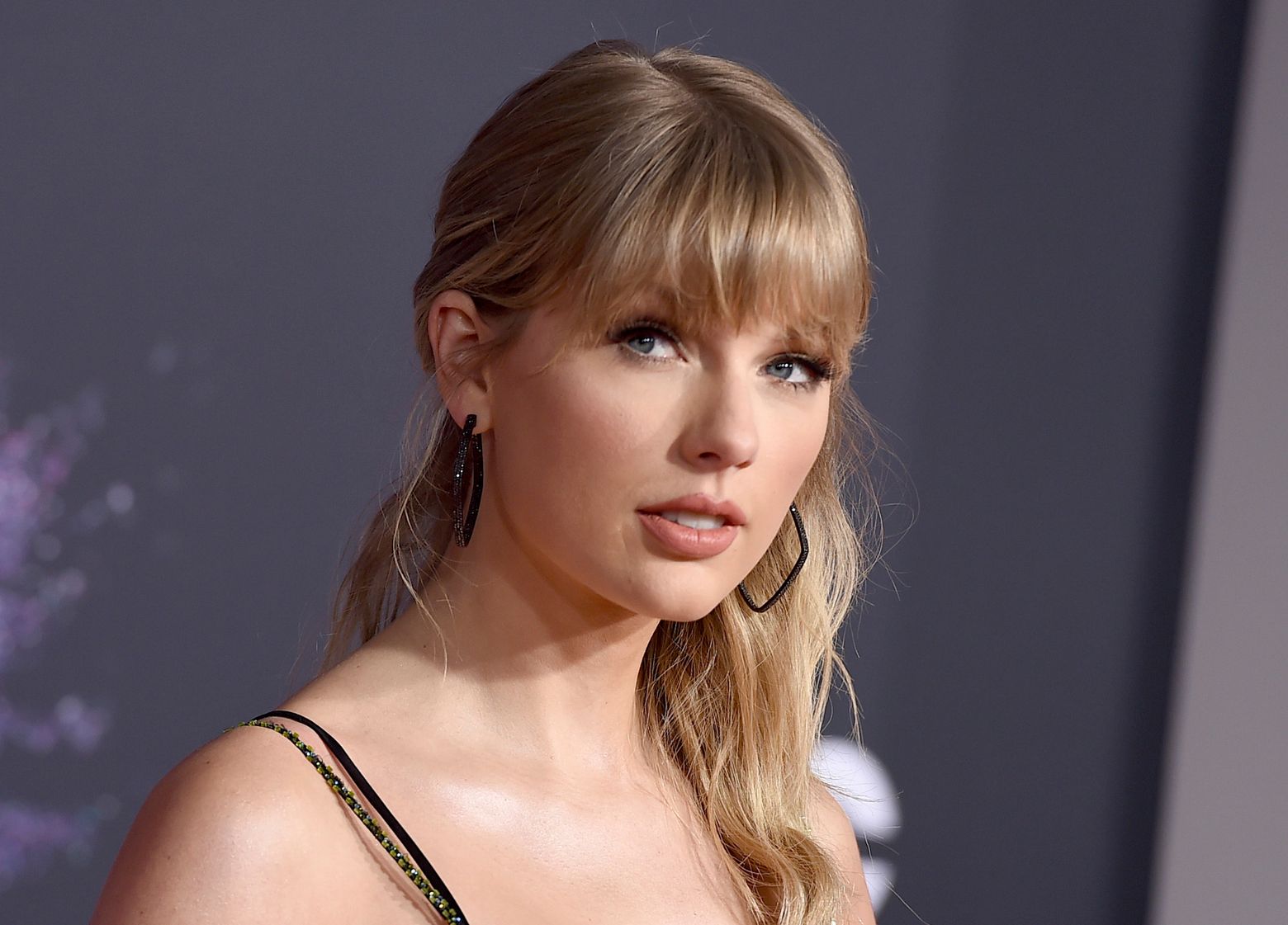 Fans Want Taylor Swift To Re-Release Her Christmas Album - Capital