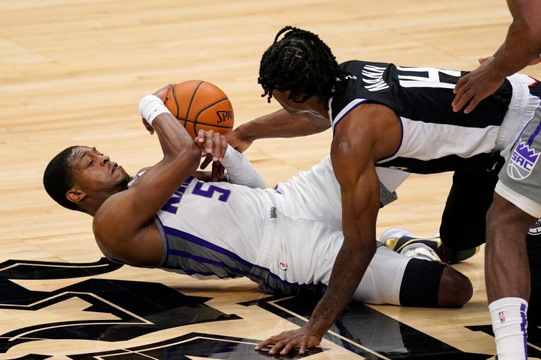 Streaking Kings win 4th straight, beat Clippers 113-110 - The San