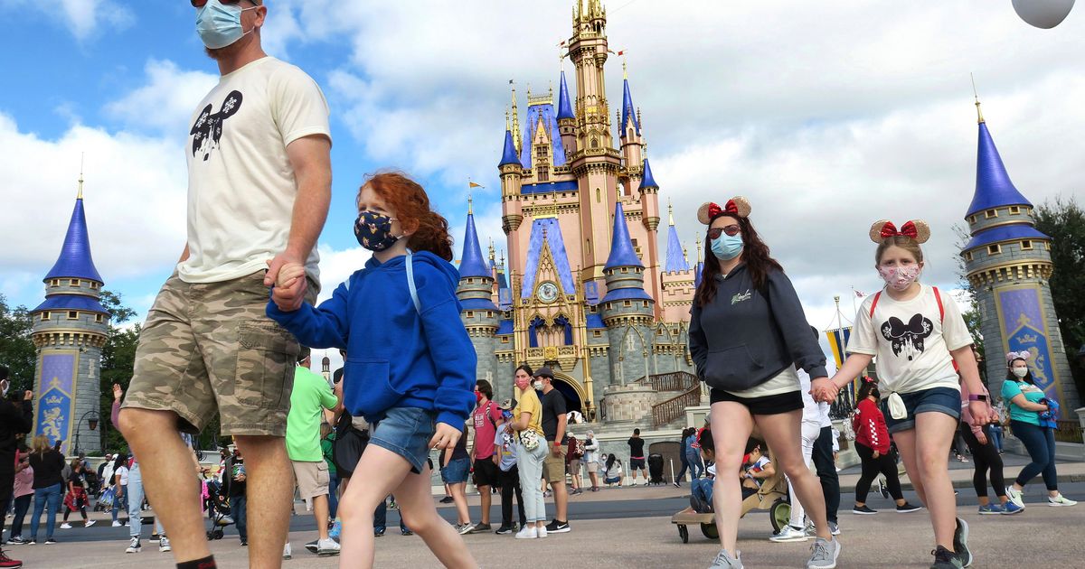 Man charged with spitting at Disney guard who asked for mask | The ...