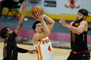 Hawks' Young snubbed as All-Star, then loses 112-111 to Cavs - The