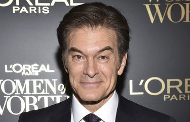 FILE – This Dec. 4, 2019 file photo shows Dr. Mehmet Oz at the 14th annual L’Oreal Paris Women of Worth Gala in New York. Oz, the cardiac surgeon and longtime host of TV’s â€œDr. Oz Show,â€ rendered aid a 60-year-old traveler at Newark Liberty International Airport on Monday, March 1, 2021. Oz, along with Port Authority Officer Jeffrey Croissant, performed CPR on the man until three more officers arrived to provide oxygen and activate a defibrillator. (Photo by Evan Agostini/Invision/AP, File) NYRD301 NYRD301