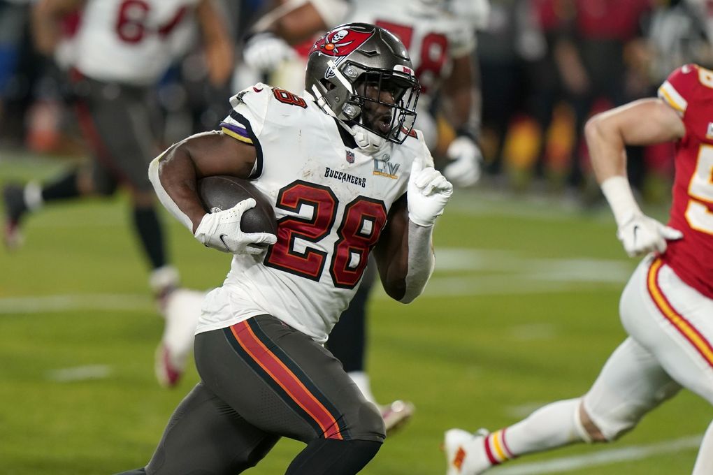 Tampa Bay Buccaneers running back Leonard Fournette sprints to the end zone to score on a 27-yard touchdown run during the second half of the Super Bowl in February in Tampa, Fla. (Lynne Sladky / AP)