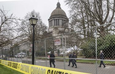 Pedestrians now allowed through Washington Capitol fence | The Seattle ...