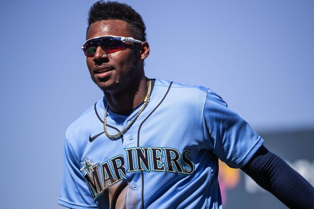 Mariners outfielder Kyle Lewis could start the season on injured list