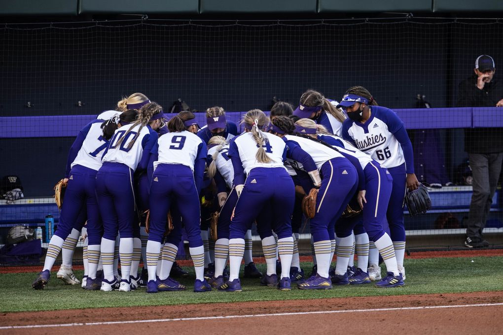 Washington’s womens softball team gets ready to take the field against Seattle University Friday, March 12, 2021 (Dean Rutz / The Seattle Times)