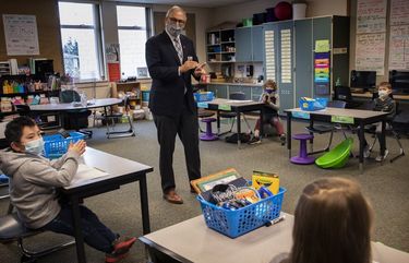 Washington State Governor Jay Inslee speaks to students in Kelsey Voight’s second grade classroom at Phantom Lake Elementary School in Bellevue Tuesday, March 2, 2021.

 216536