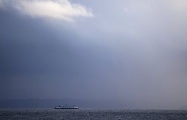 Strong spring storm brings winds, rain Sunday in Seattle area | The ...