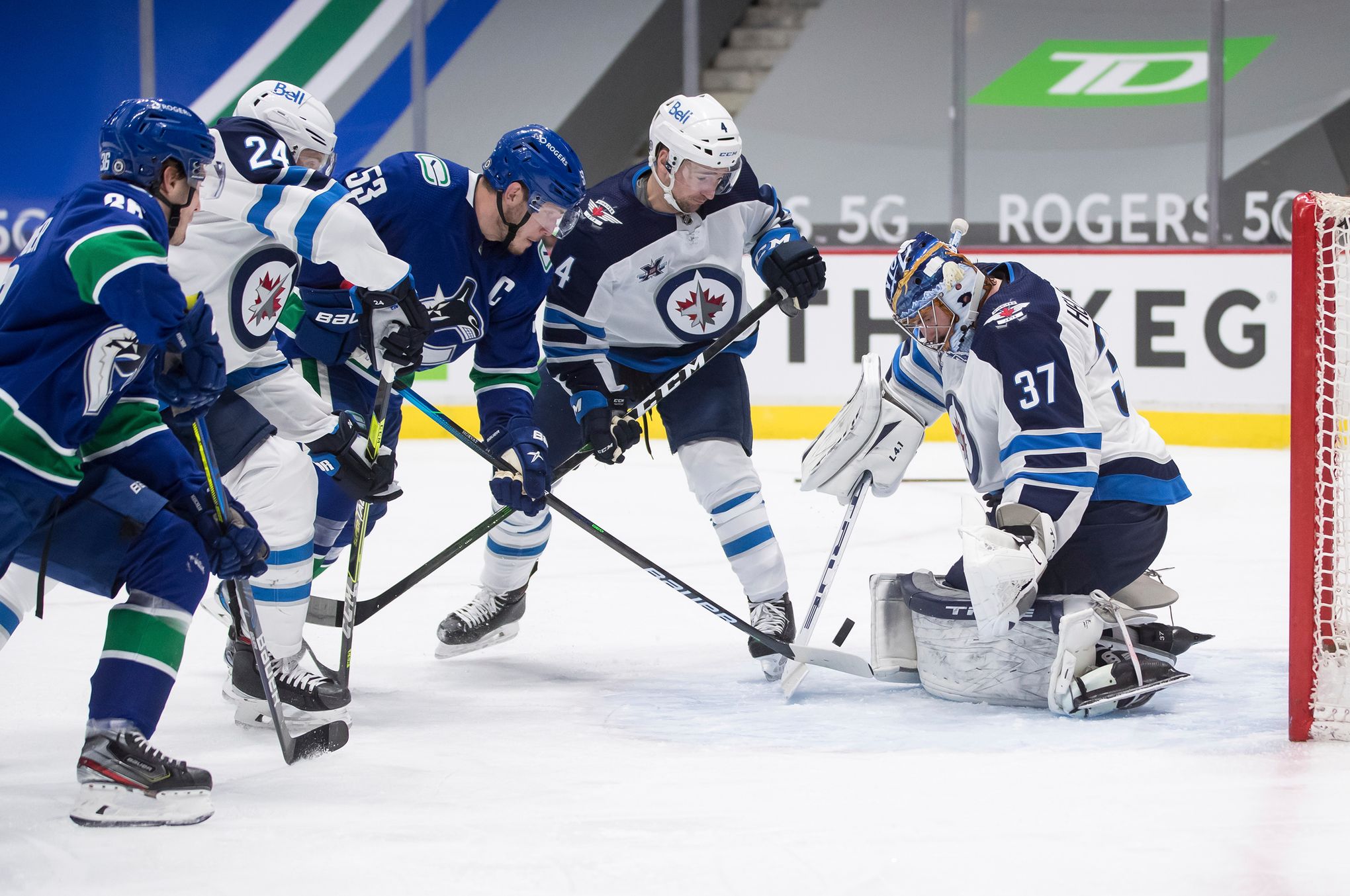 Mark Scheifele's hat trick carries Jets past Canucks