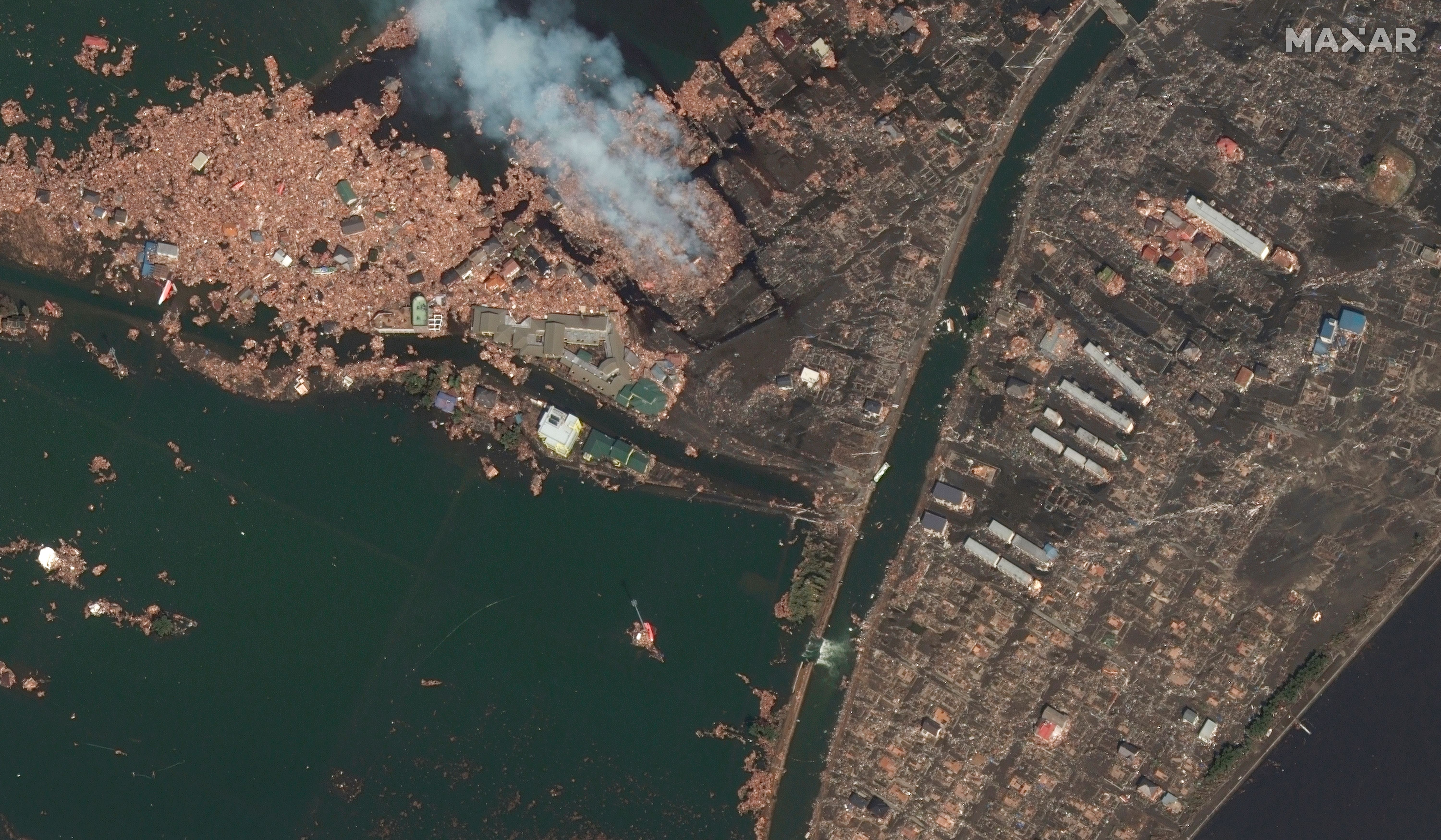 特撮 TSUNAMI Tsunami hits coast of Japan after massive Russia earthquake