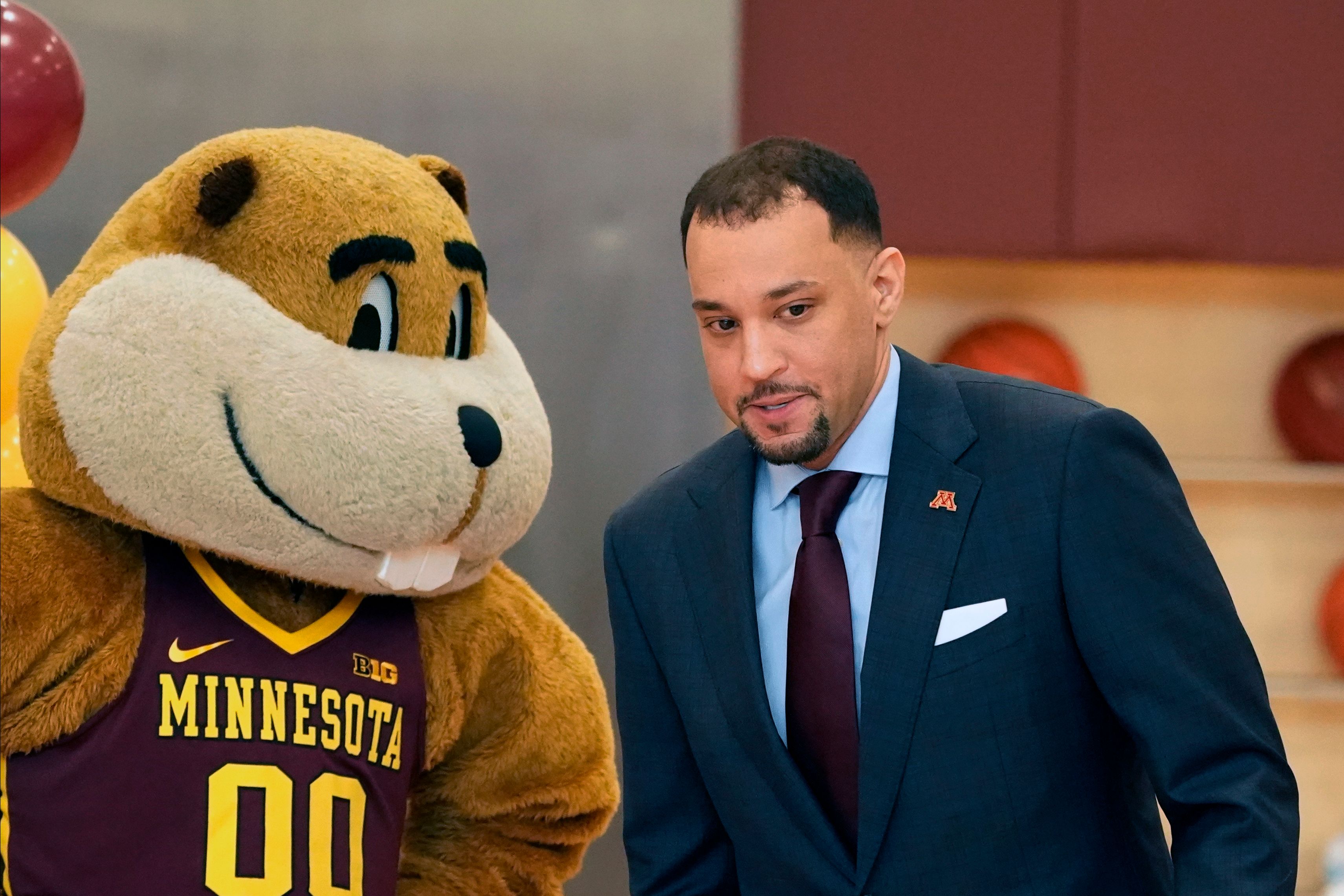 Minnesota head discount basketball coach