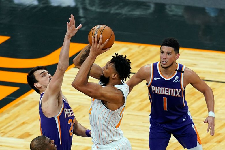 Which players who have played for the Phoenix Suns and hit a game