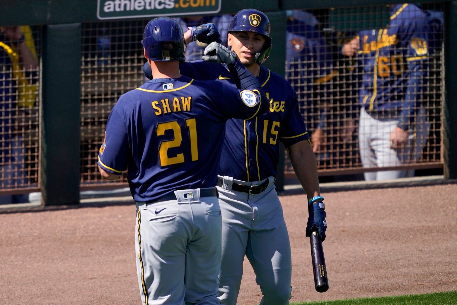 Brewers to bring Travis Shaw back for spring training opportunity