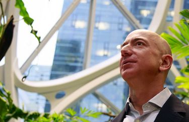 Jeff Bezos, center, tours The Spheres at Amazon’?s campus in downtown Seattle Monday, Jan. 29, 2018. The Spheres house more than 40,000 plants, and features waterfalls, fish tanks and 40-foot trees. 
 204988 204988