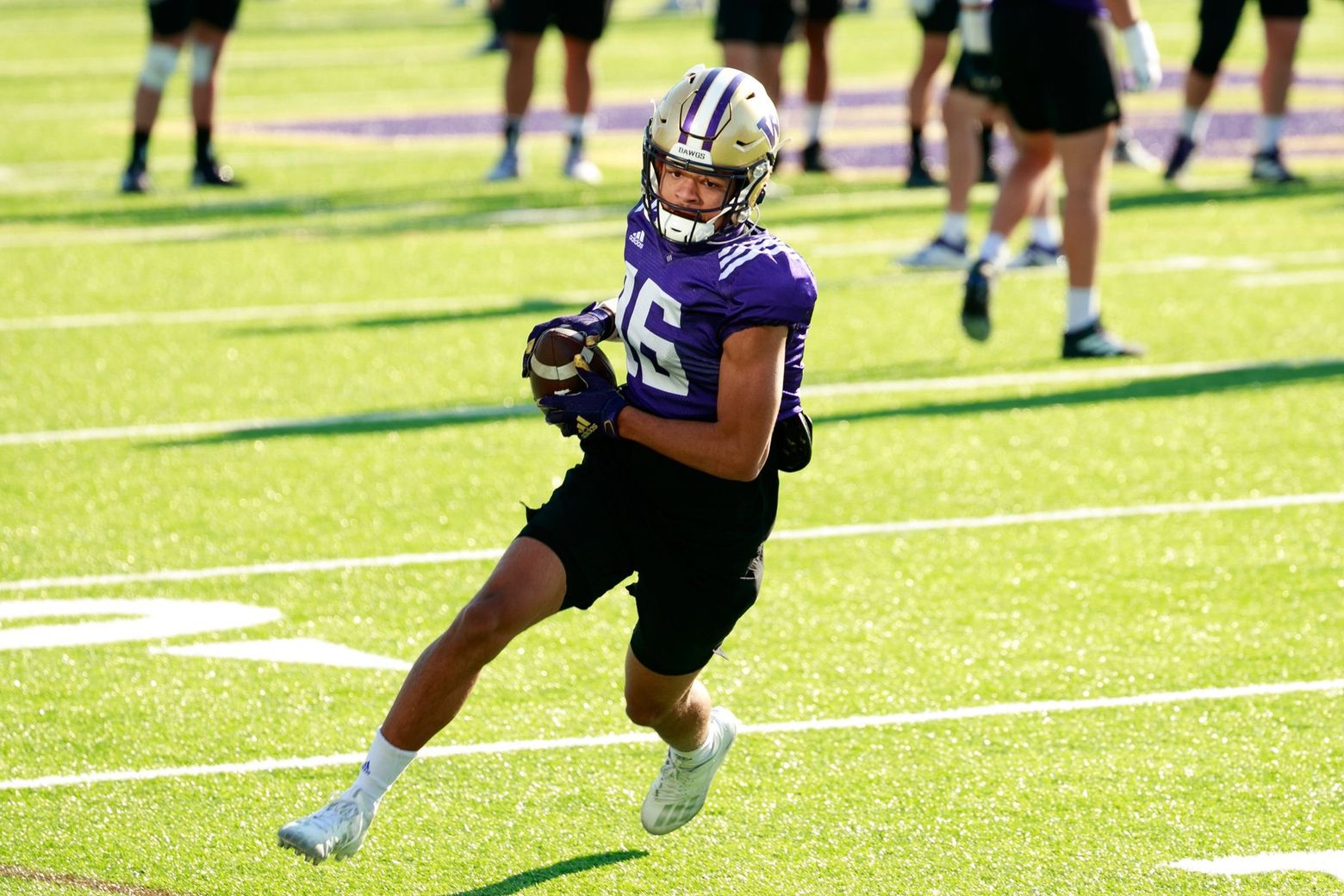 Washington Huskies wide receiver Jabez Tinae (15) runs with the