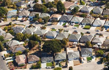 Houses stand in this aerial photograph taken near Mountain View, Calif., on Oct. 23, 2019. MUST CREDIT: Bloomberg photo by Sam Hall. 775427377