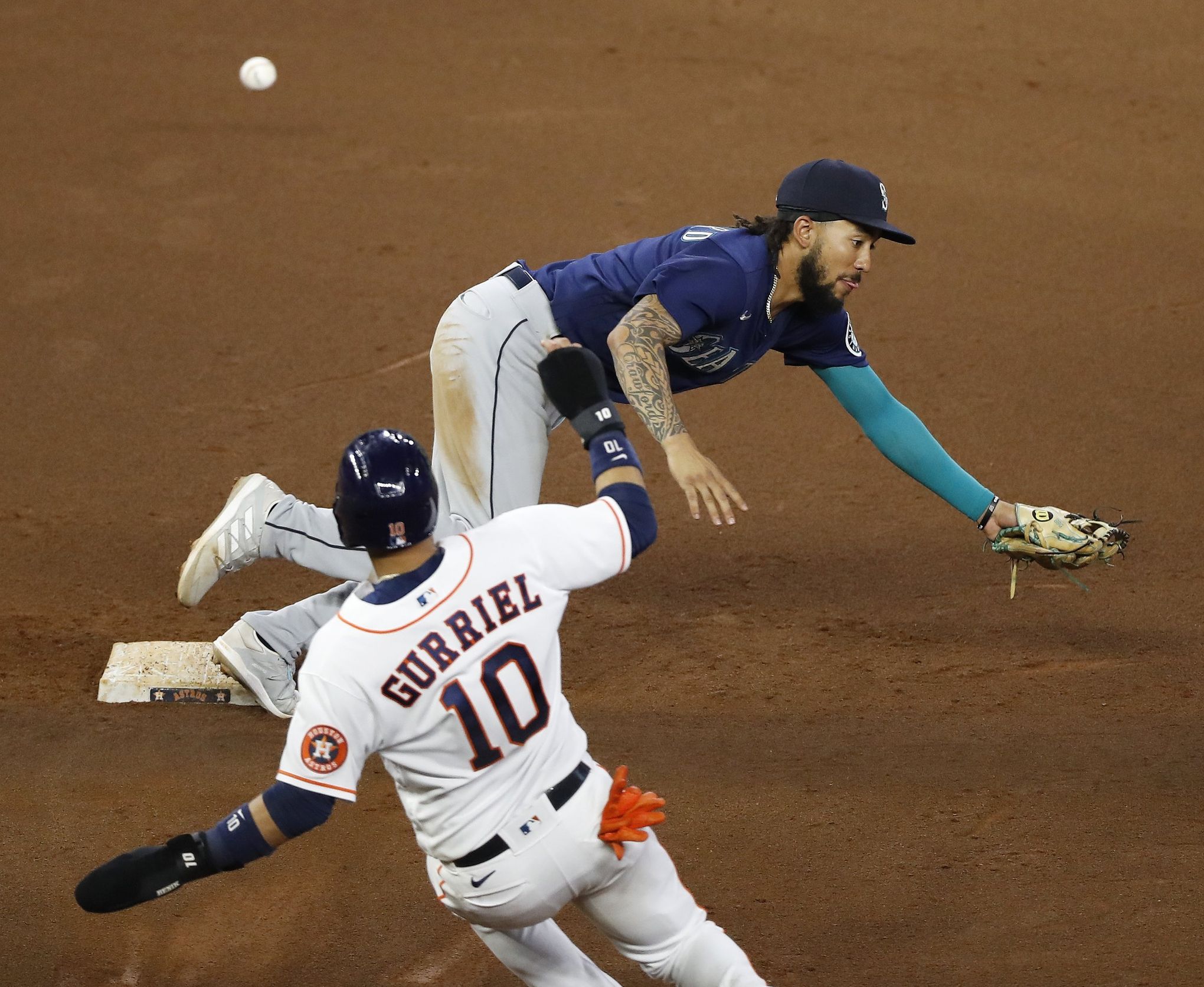 Seattle Mariners' Evan White, J.P. Crawford named AL Gold Glove winners