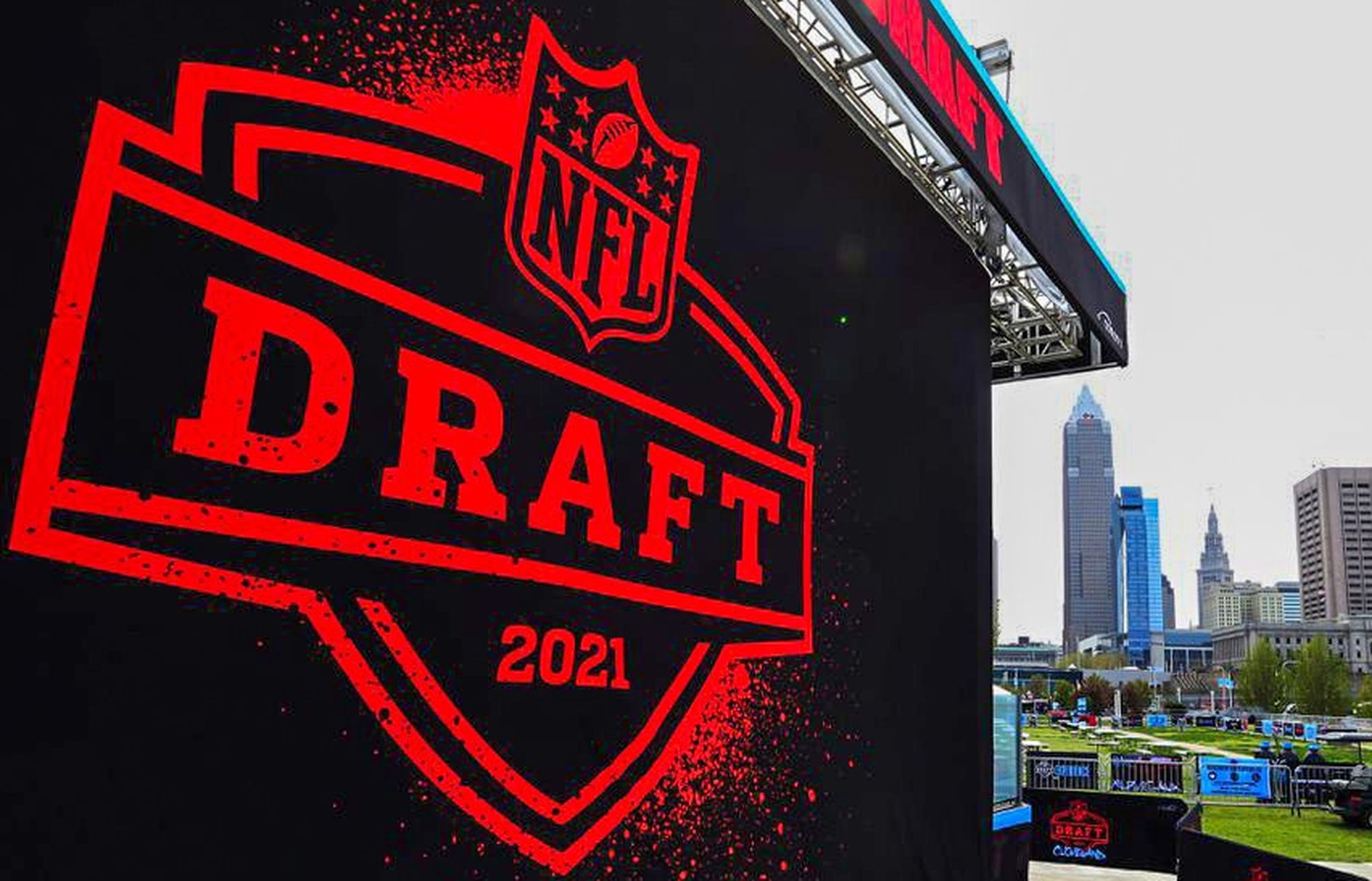 2021 NFL Mock Draft: Cleveland Browns Select DE Payton Turner at