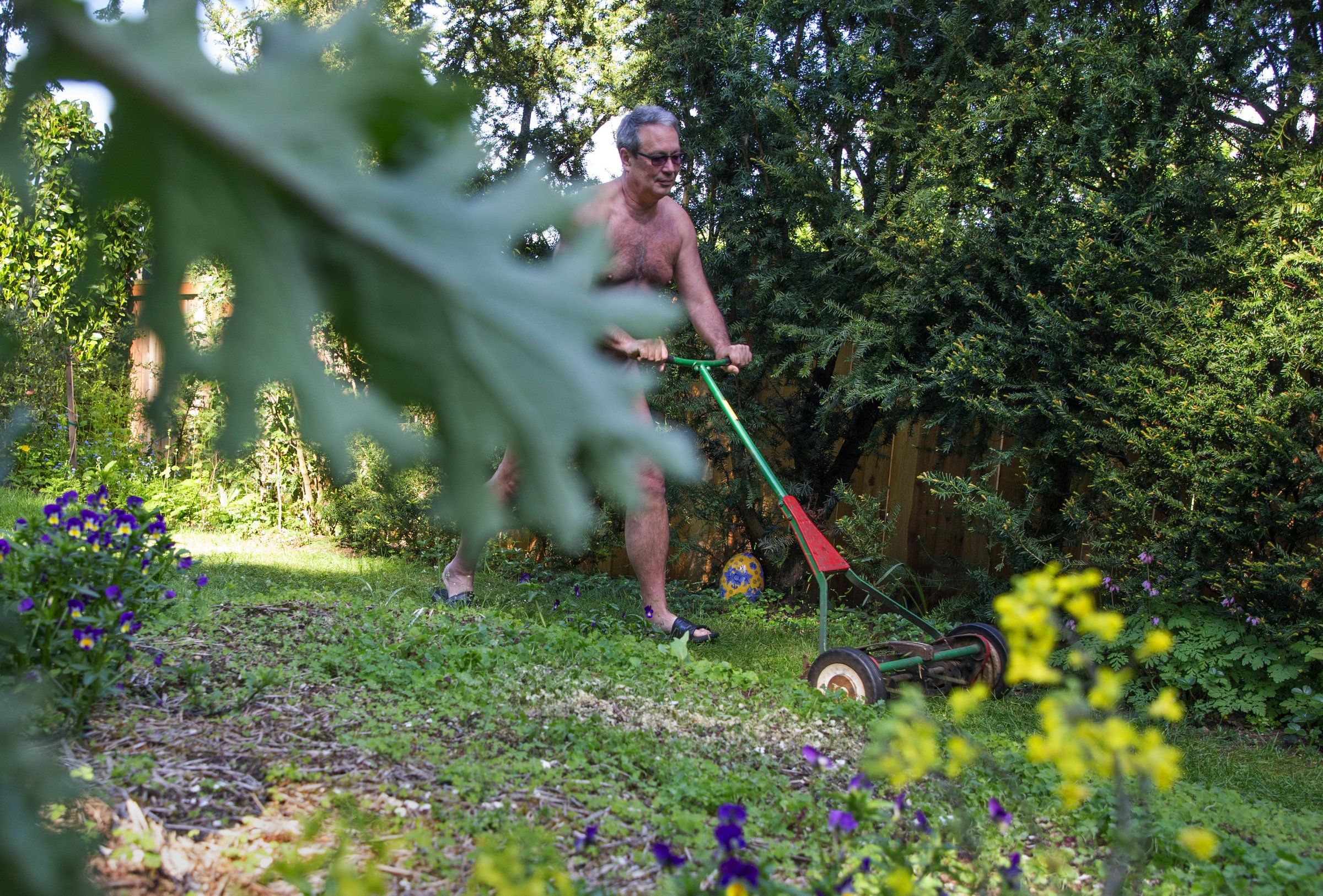 Seattle is nations 3rd best for celebrating World Naked Gardening