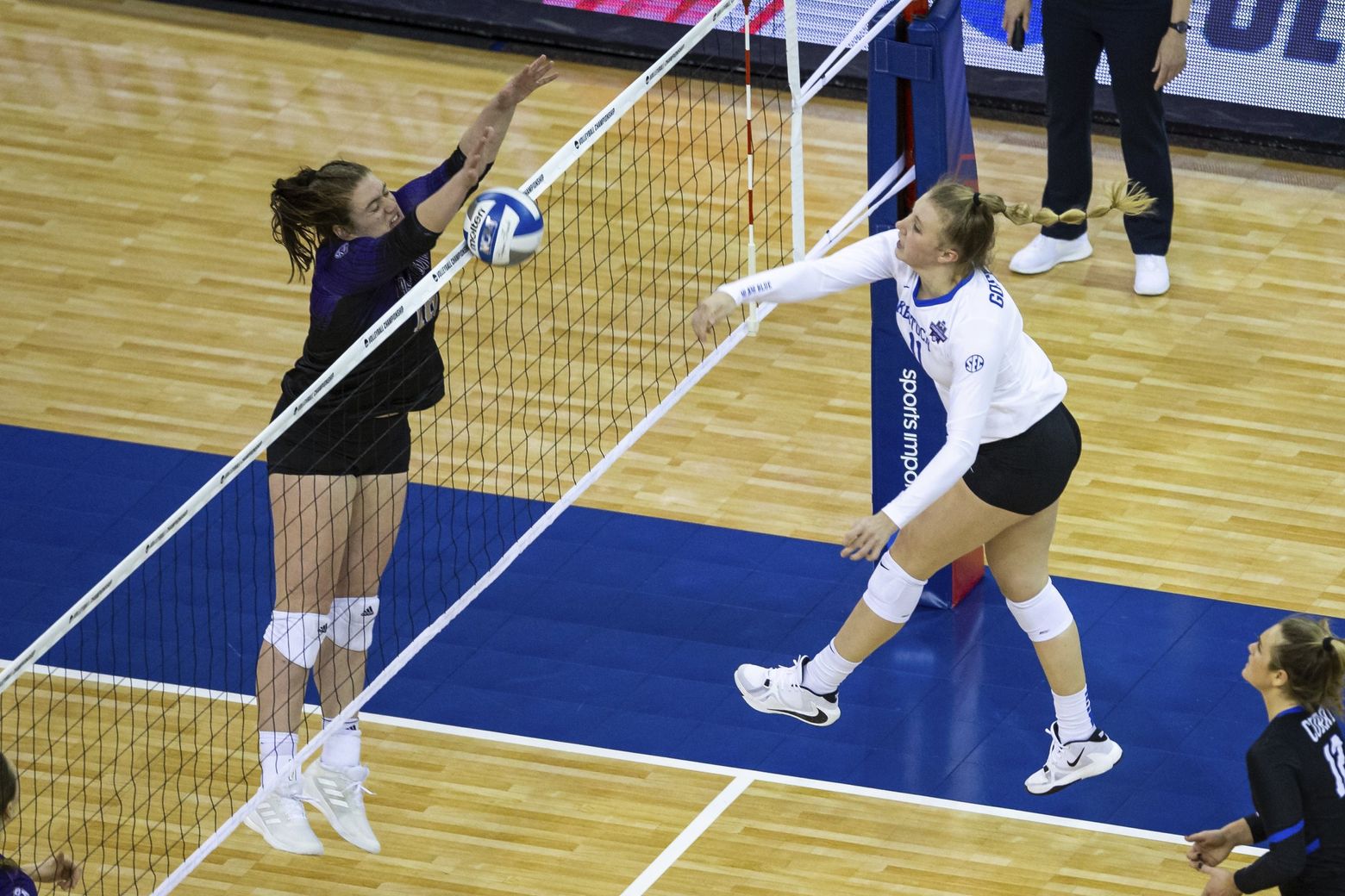 Magic runs out for UW volleyball in Final Four loss to Kentucky The