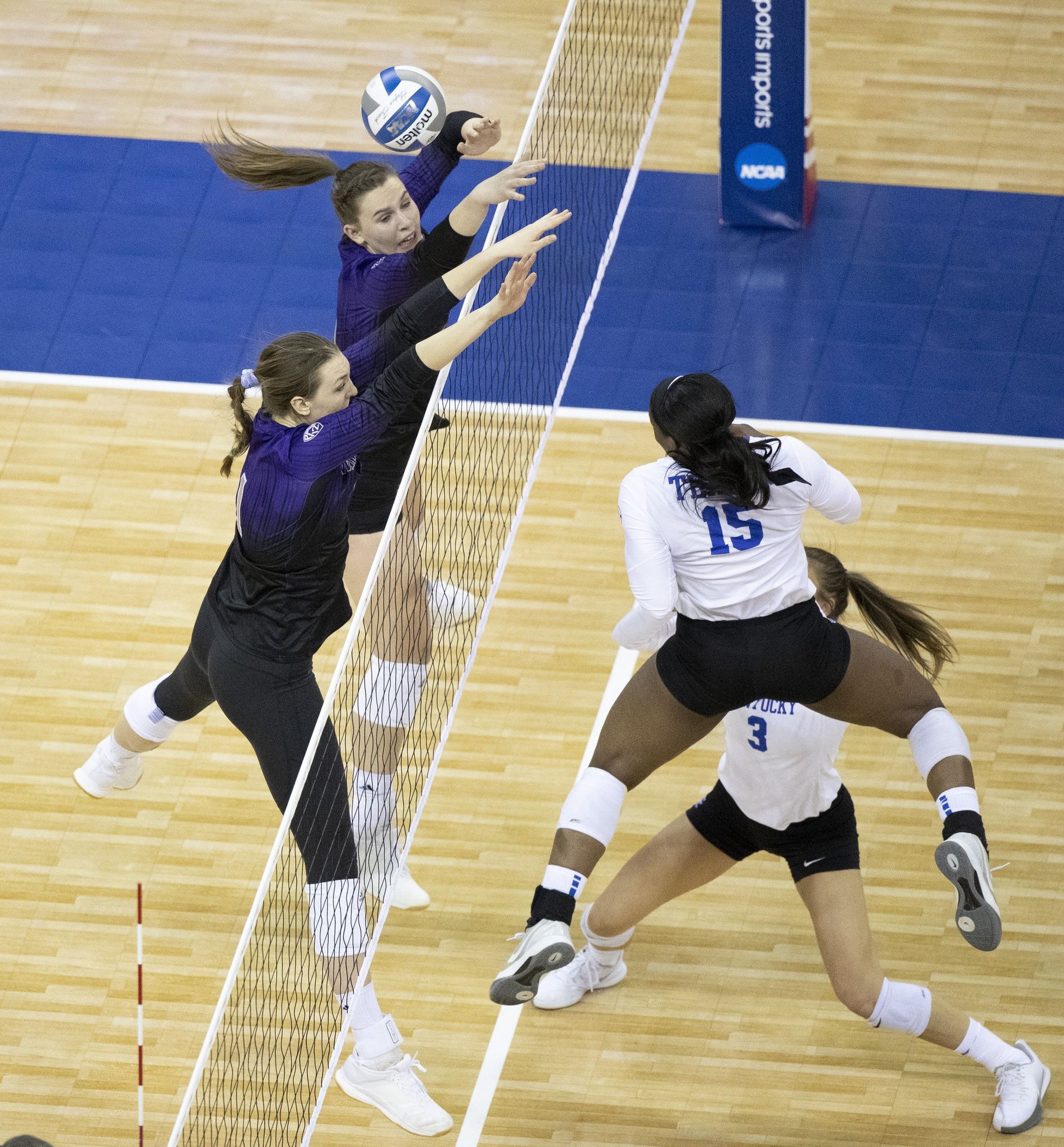 Magic runs out for UW volleyball in Final Four loss to Kentucky The