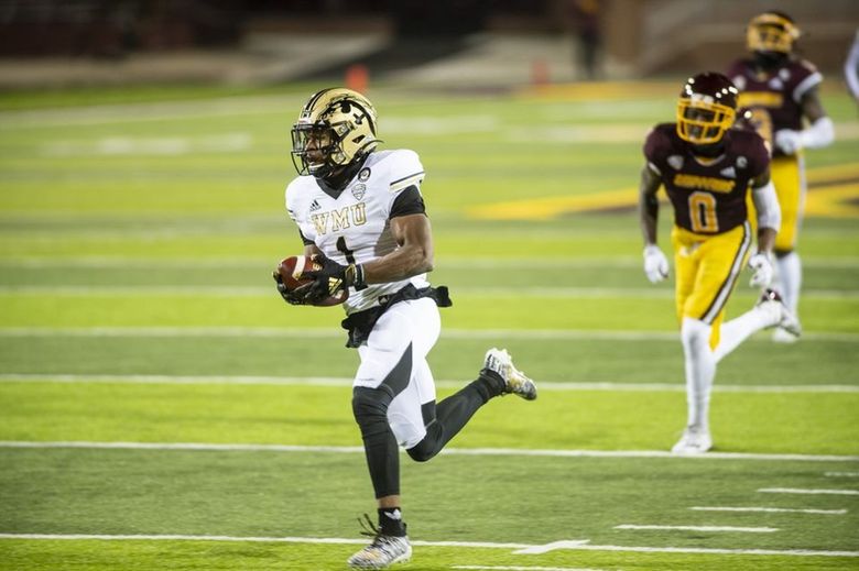 Western Michigan’s D’Wayne Eskridge (1) runs for the end zone in a November game. (Kaytie Boomer | MLive.com/Kaytie / TNS)