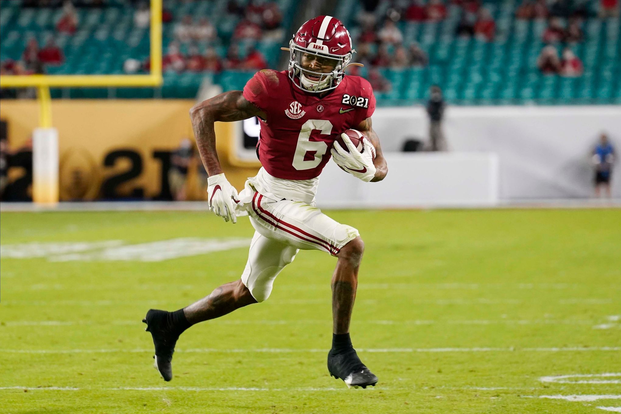 Alabama's Smith Becomes 1st WR to Win Heisman in 29 Years - Bloomberg