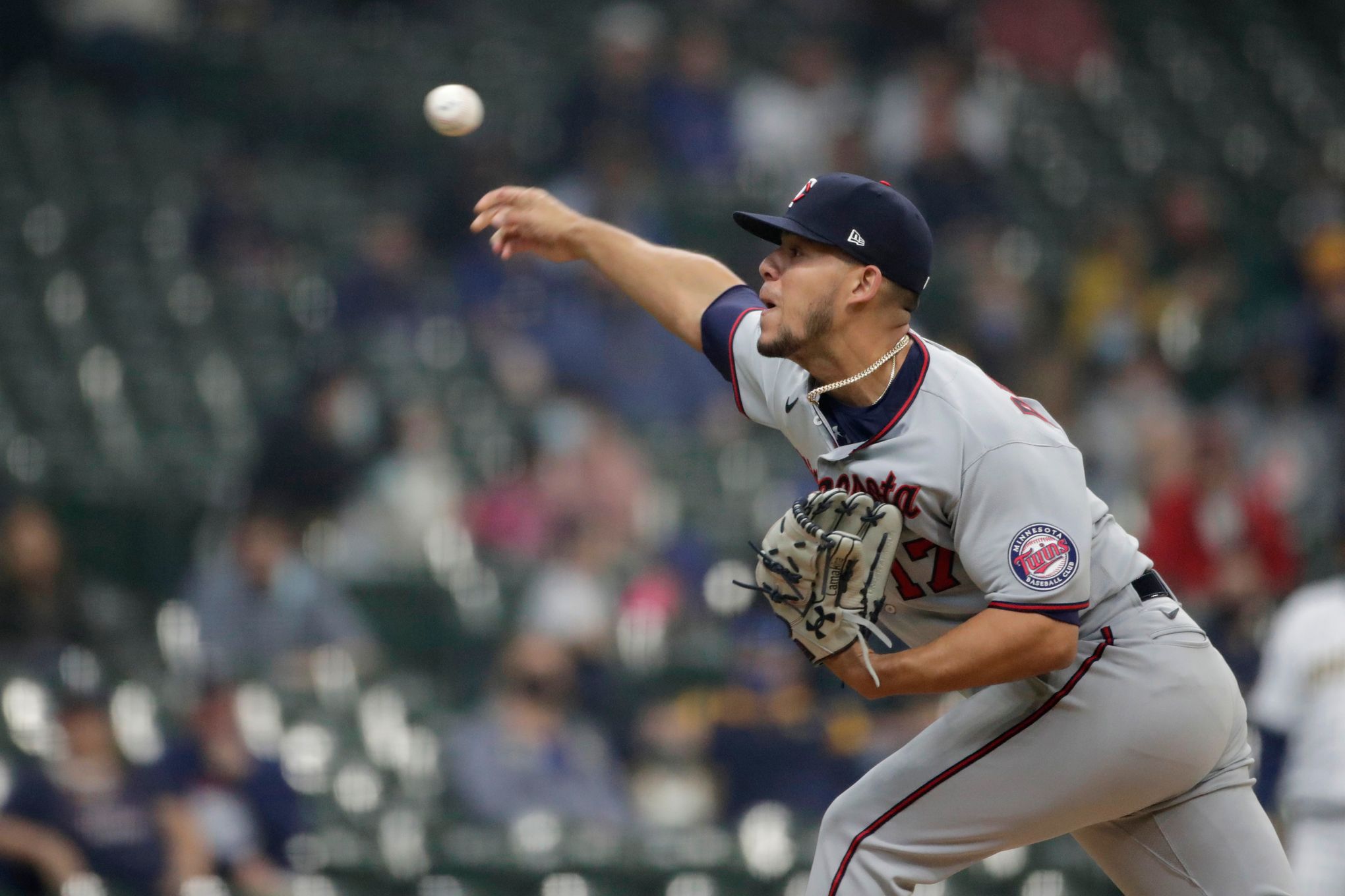 Twins' no-hit bid vs Brewers ended with one out in eighth