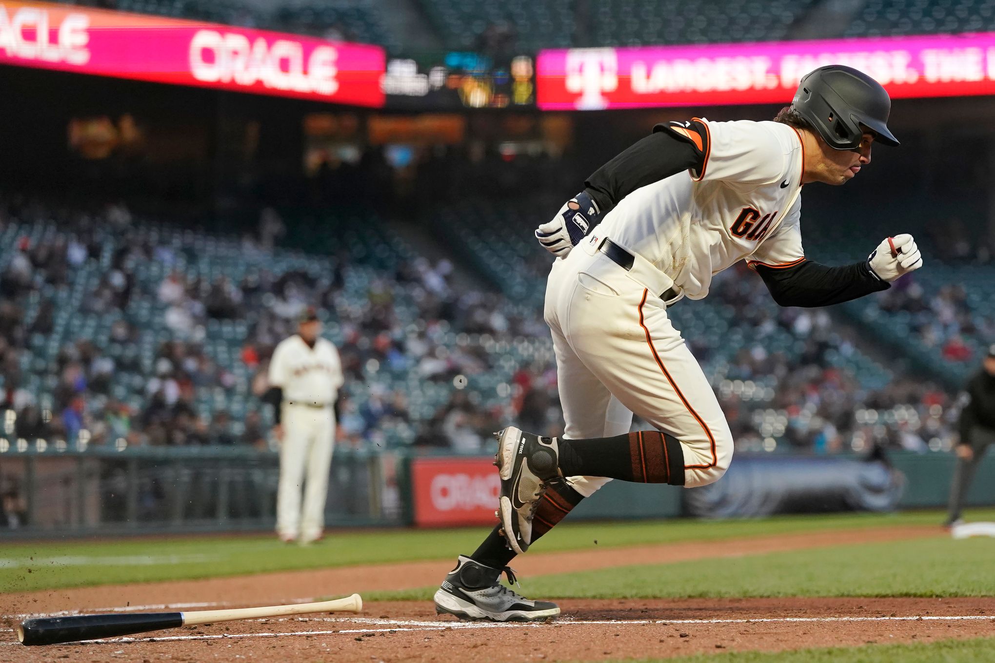 Giants first baseman Brandon Belt back from IL, will be eased back