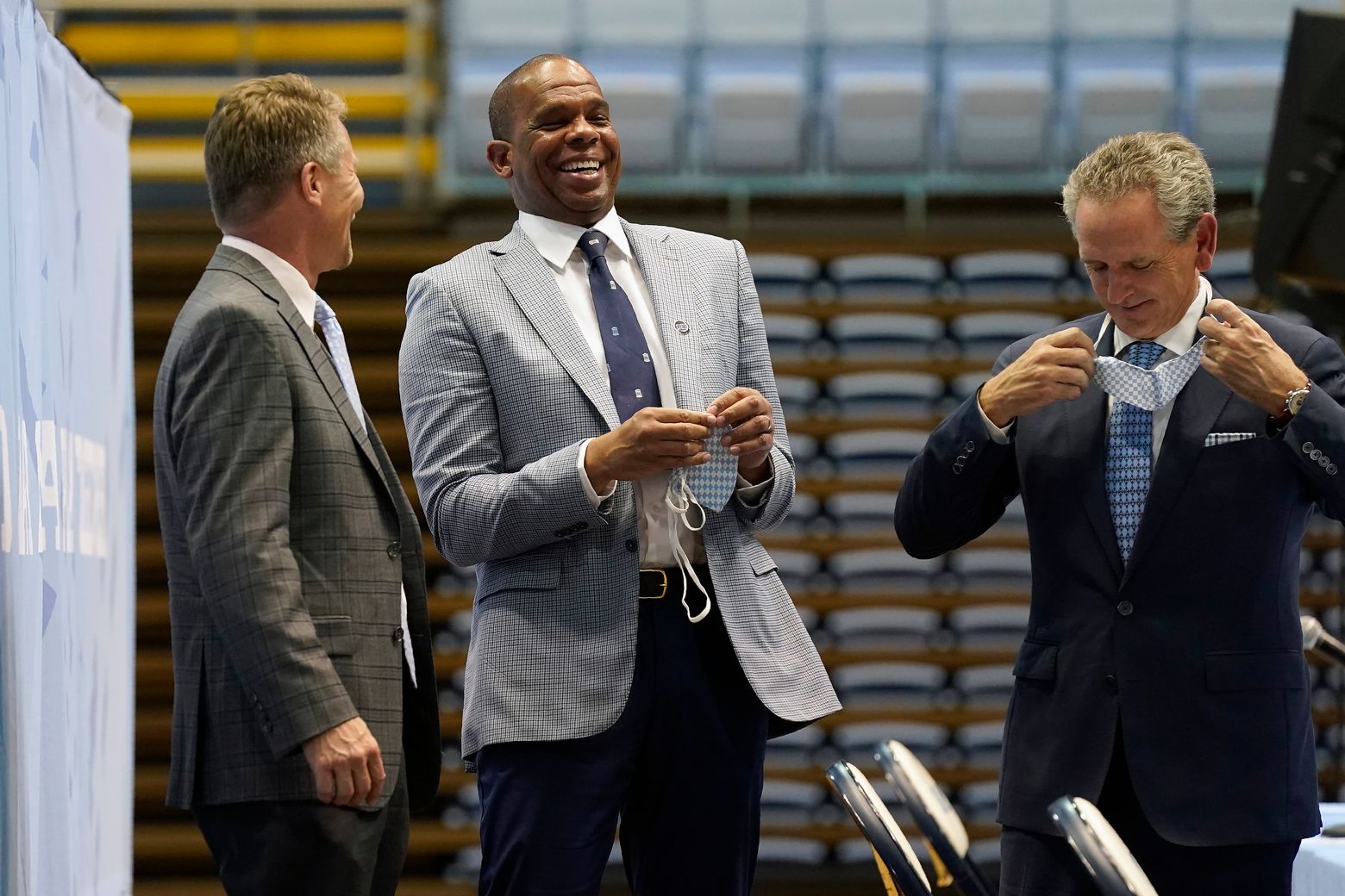unc-s-5-year-deal-with-davis-averages-2-million-annually-the-seattle-times