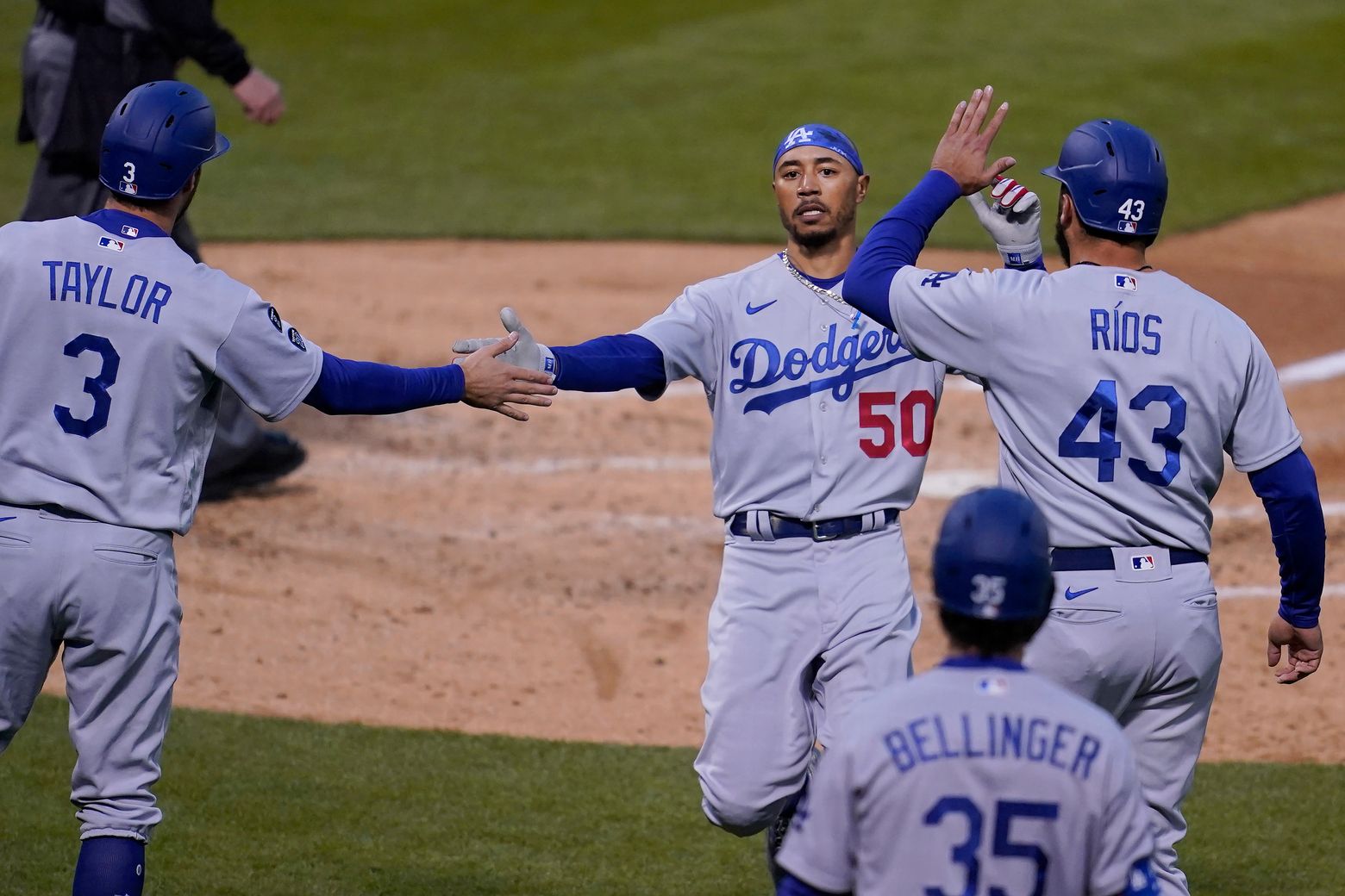 Los Angeles Dodgers' Justin Turner breaks left wrist after being