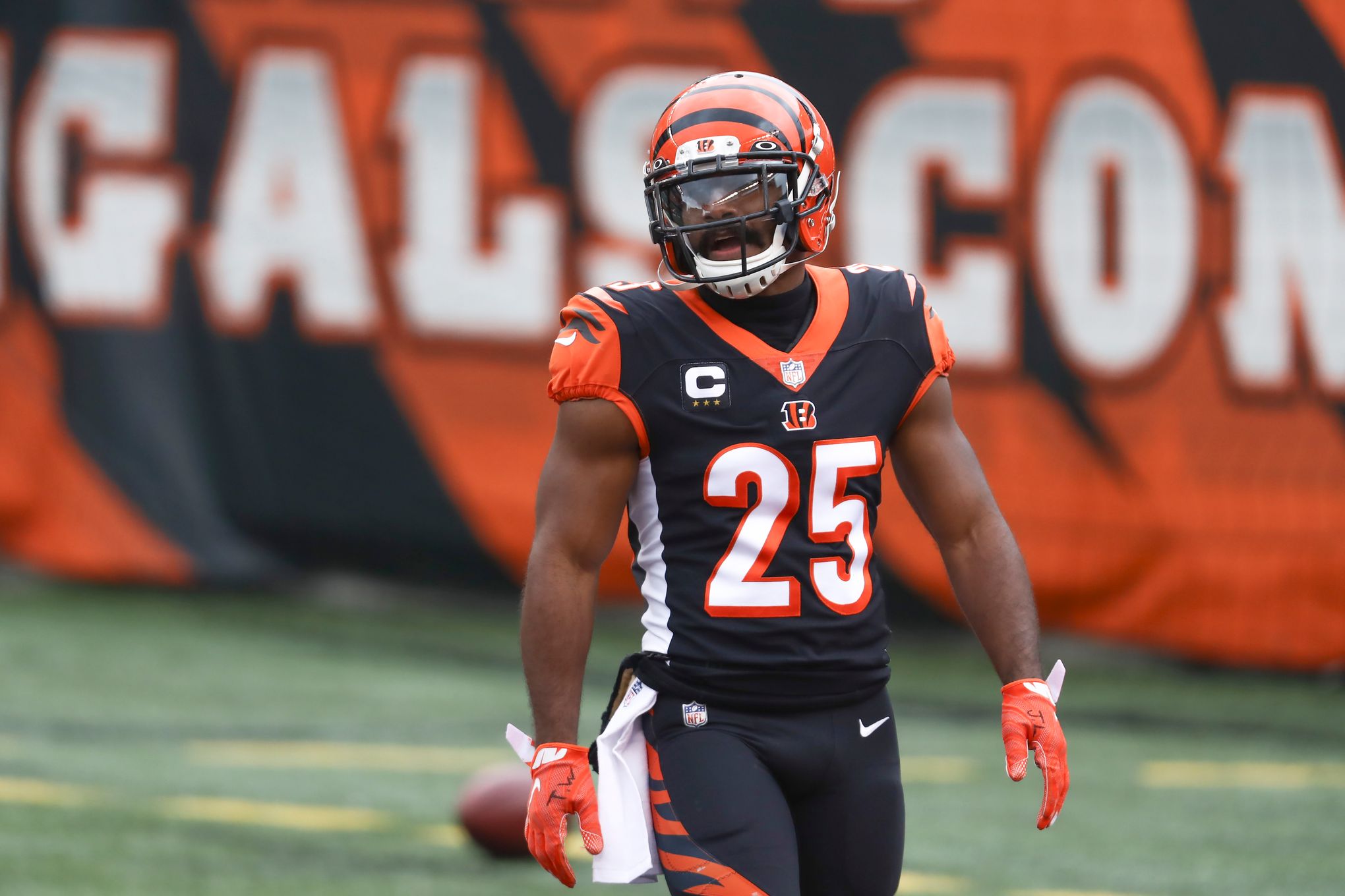 Running back Samaje Perine signed a two-year contract with the Bengals