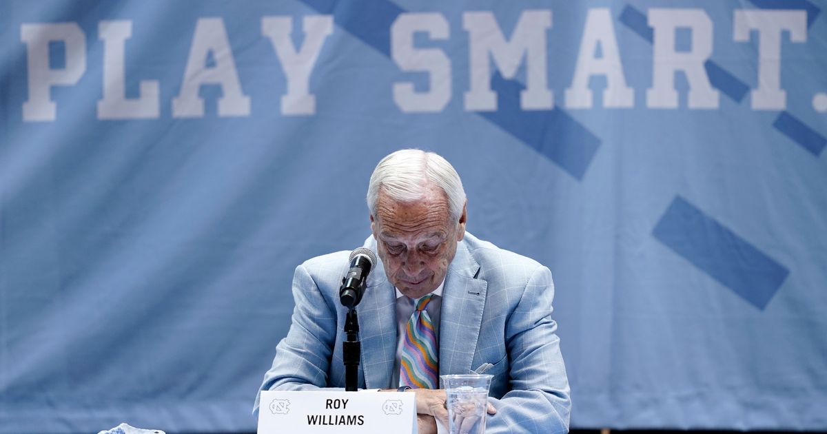 Hall of Fame coach Roy Williams retiring after 33-year run | The Seattle  Times