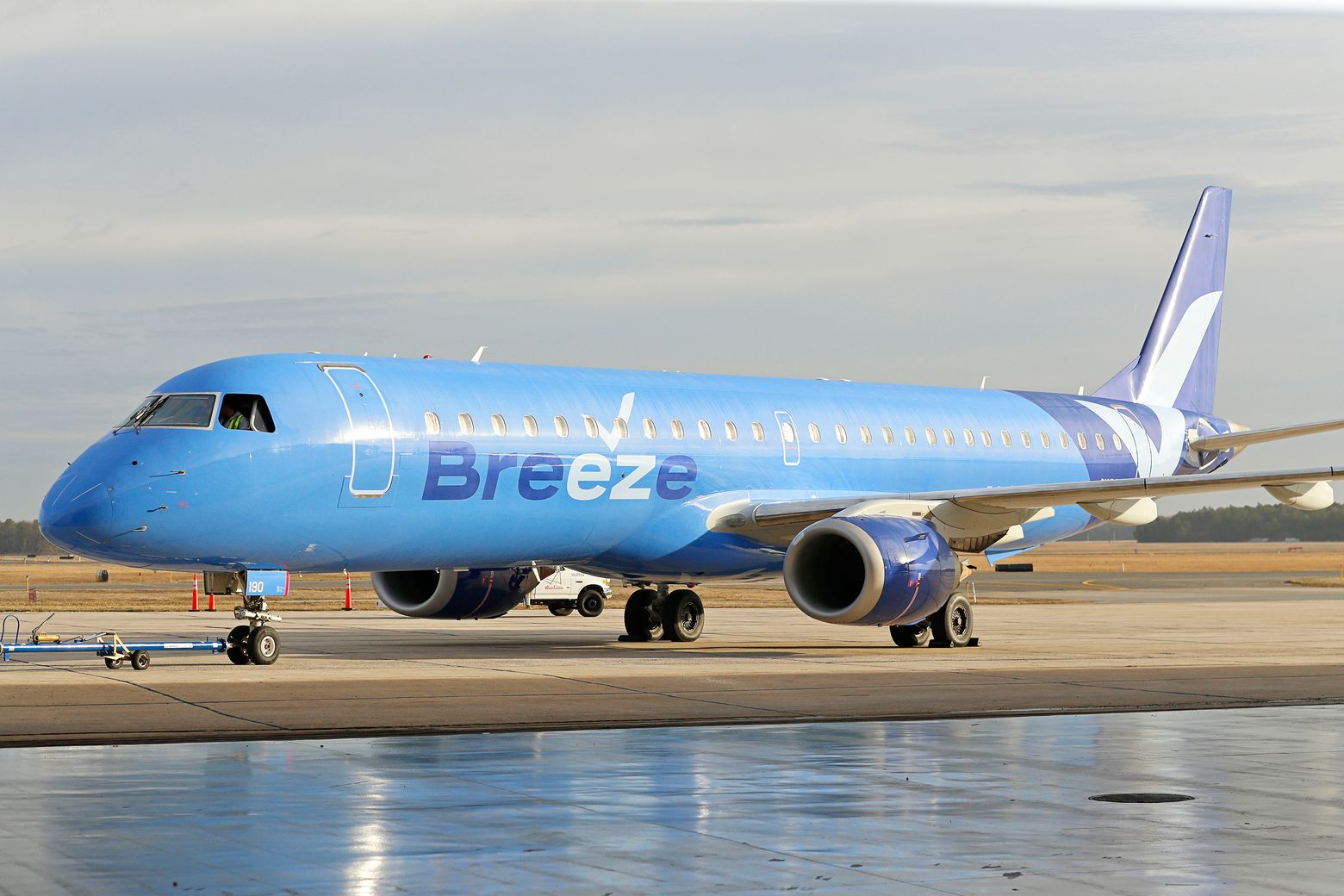 new-airline-s-plan-for-college-kids-as-flight-attendants-gets-pushback-the-seattle-times