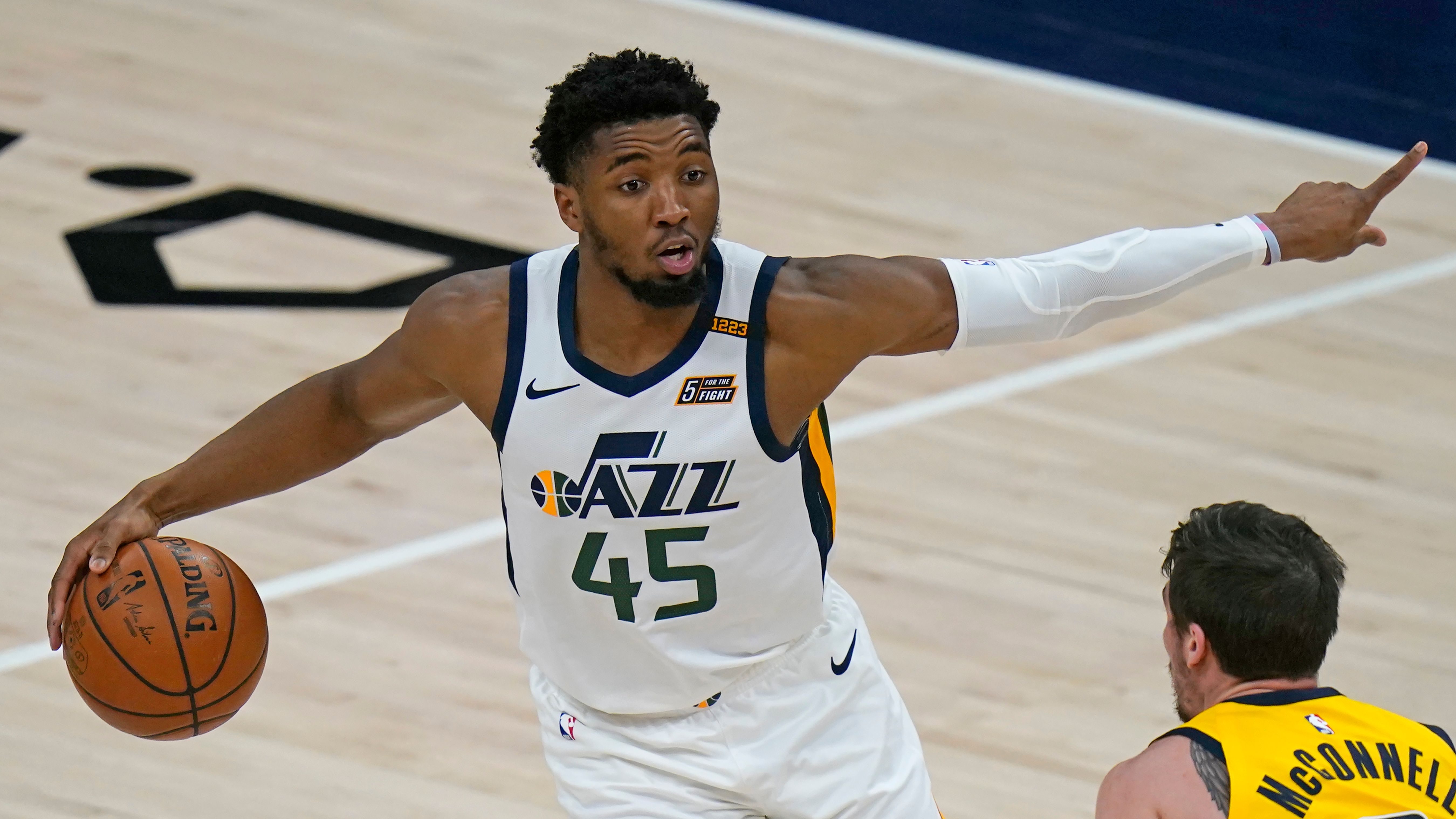 Jazz guard Donovan Mitchell sprains right ankle vs Pacers | The