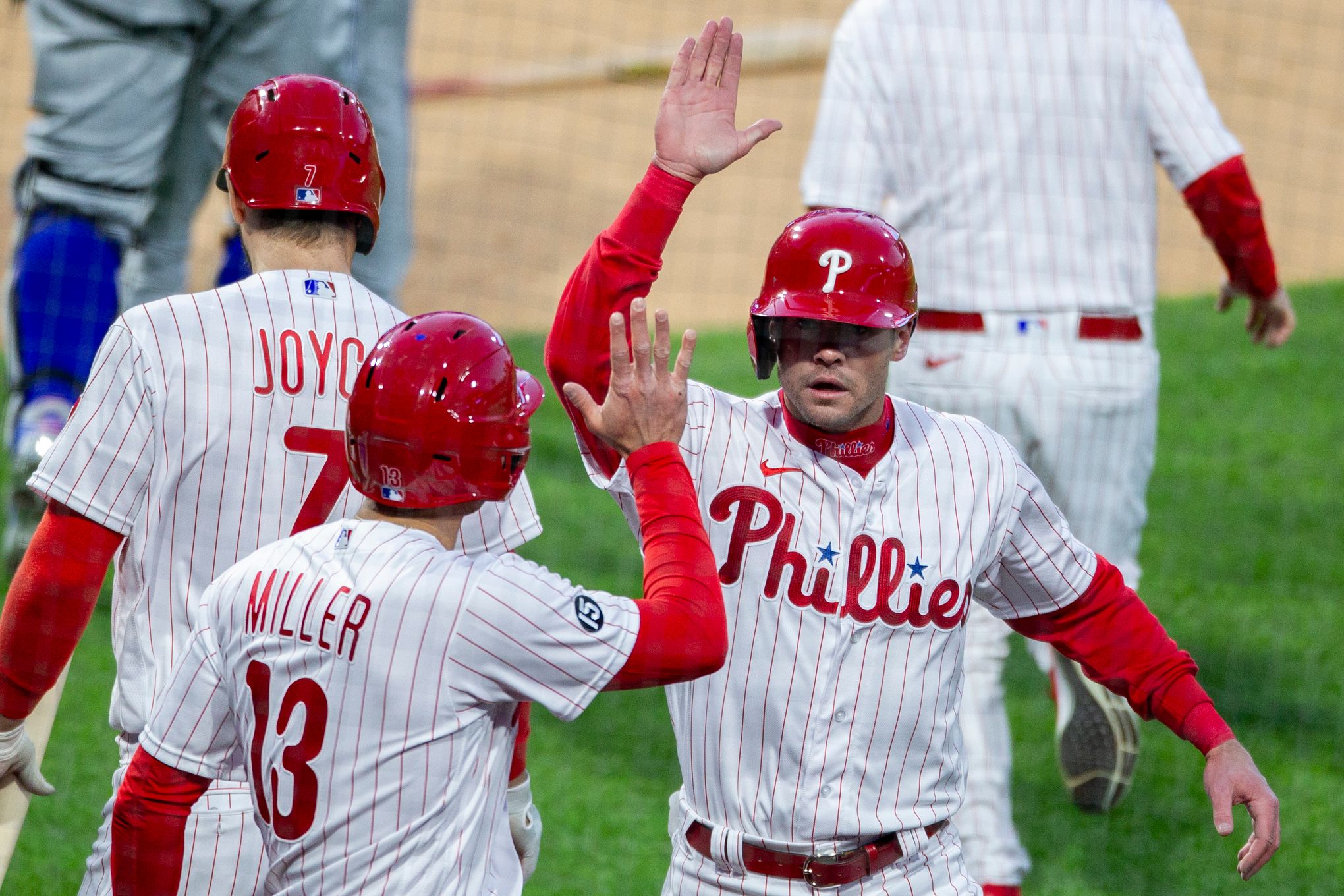 Pete Alonso tackled by coach during wild brawl at Mets-Cardinals