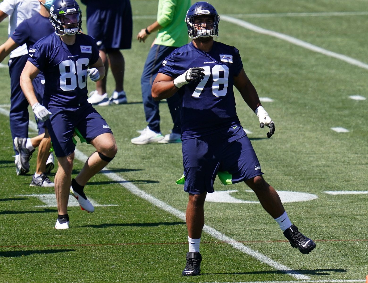 Seahawks' Stone Forsythe looks like he can 'perfectly fit' left