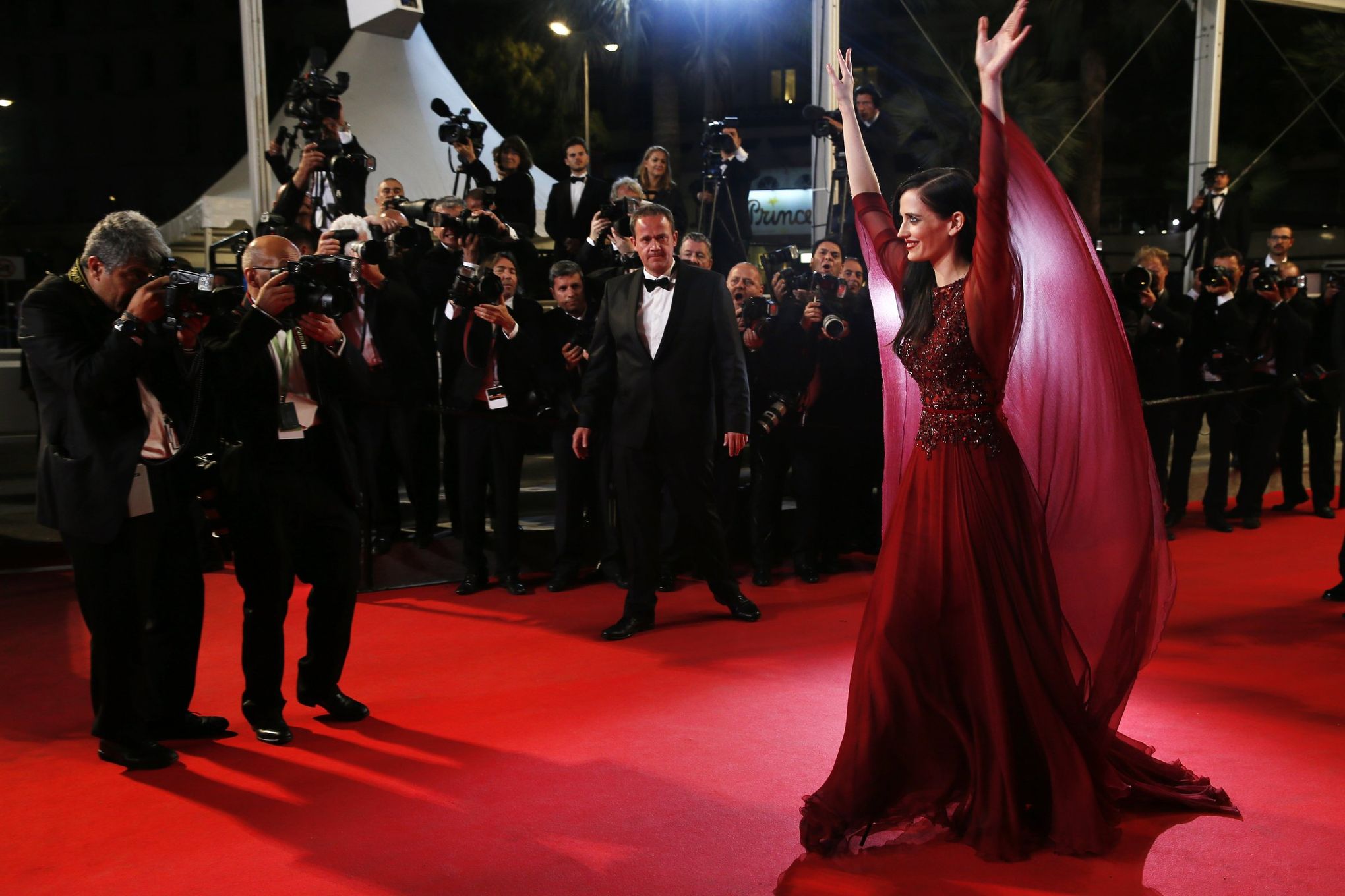 eva green cannes dress Jury Member #EvaGreen attends the Red Carpet of the closing ceremony at the  77th annual Cannes Film Festival at Palais des Festivals on May 25, 2024 in  Cannes, France. (Photo from Getty Images)