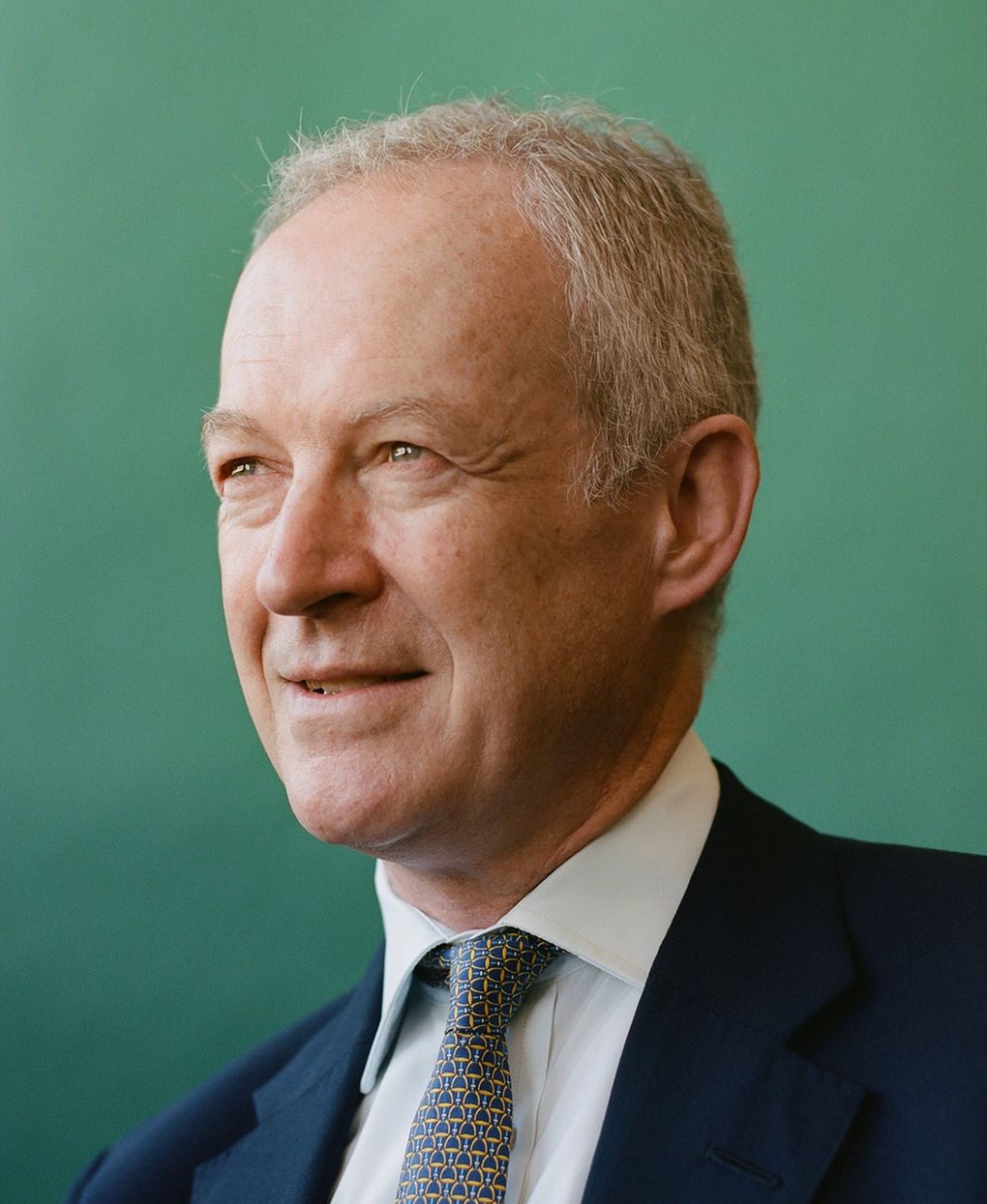 James Daunt, who became CEO of Barnes & Noble in 2019, is aiming to transform the company by giving local staff more control over stores. (Suzie Howell / The New York Times)