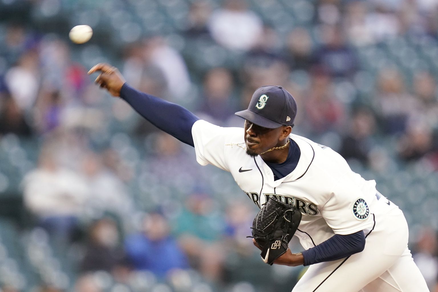 Mariners stack their record in onerun games as bullpen holds on for