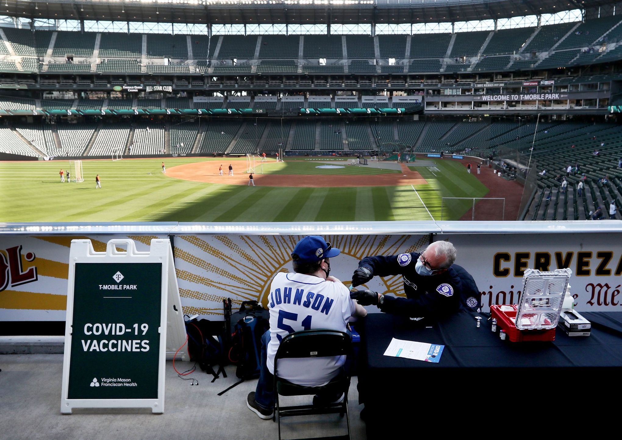 Mariners team up with UW Medicine to promote COVID-19 vaccines to  underserved communities